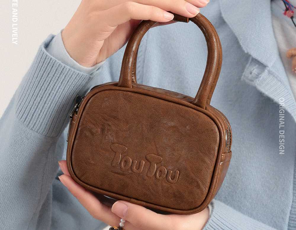 上品コーデの決め手に！ブラウンのミニバッグおすすめ5選