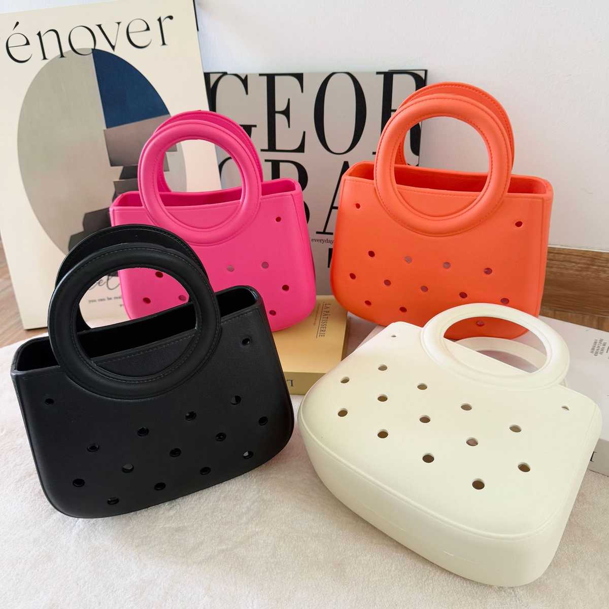 華やかオレンジがアクセントになるおすすめミニバッグ5選