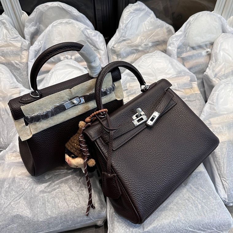 ミニバッグ 金具留め具付きシュリンクレザー調ハンドバッグ