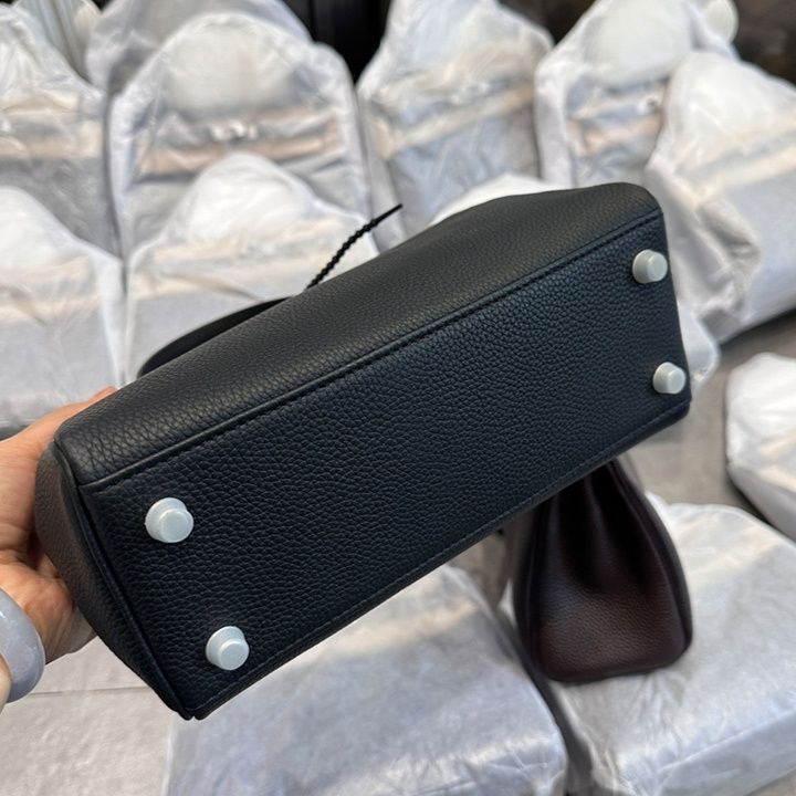 ミニバッグ 金具留め具付きシュリンクレザー調ハンドバッグ