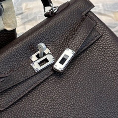 ミニバッグ 金具留め具付きシュリンクレザー調ハンドバッグ