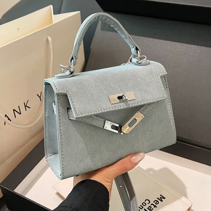 ミニバッグ 上品メタル金具付きフラップハンドルミニバッグ