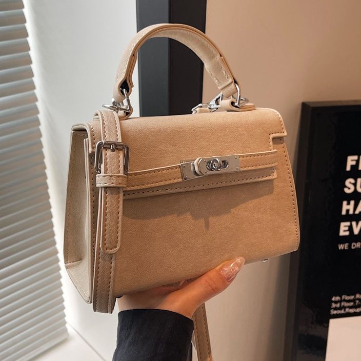 ミニバッグ 上品メタル金具付きフラップハンドルミニバッグ