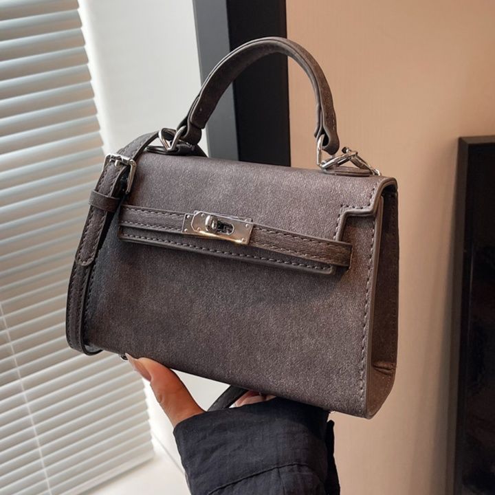 ミニバッグ 上品メタル金具付きフラップハンドルミニバッグ