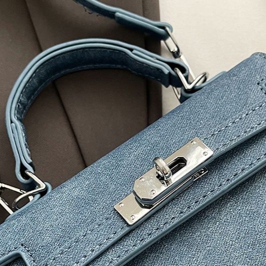 ミニバッグ 上品メタル金具付きフラップハンドルミニバッグ