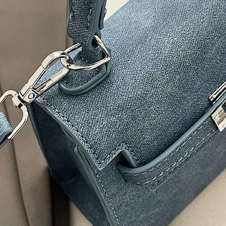 ミニバッグ 上品メタル金具付きフラップハンドルミニバッグ