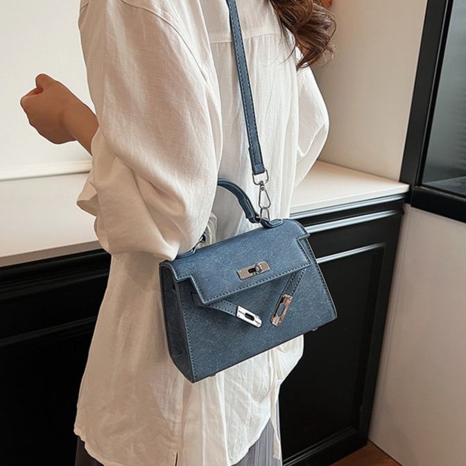 ミニバッグ 上品メタル金具付きフラップハンドルミニバッグ