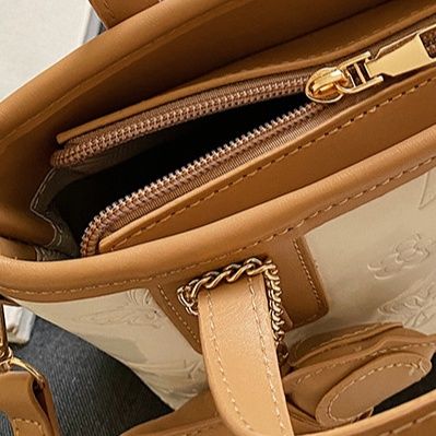 ミニバッグ 花柄型押し二wayキュートチャーム付きミニバッグ