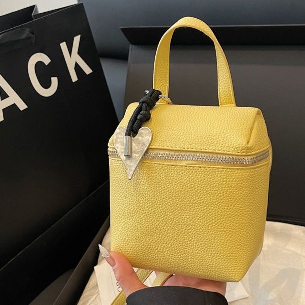 上品な合成皮革レディースミニバッグ斜めがけショルダー