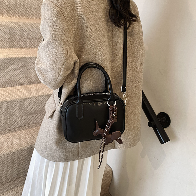 ミニバッグ 上品なラウンドフォルム二層式ミニボストンバッグ