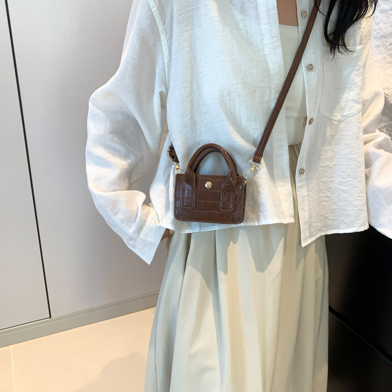 ミニバッグ クロコ型押しハンドル付き二層式ミニバッグ