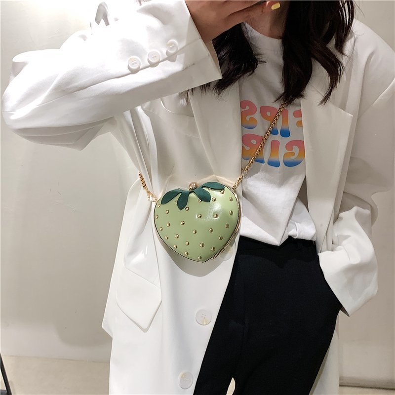 ミニバッグ いちごモチーフ チェーンショルダーバッグ