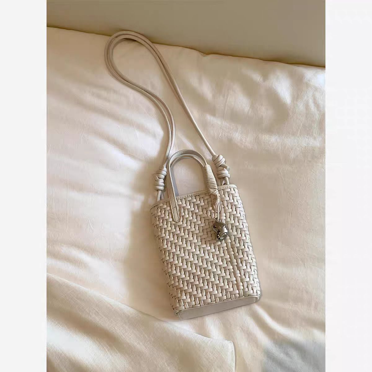 ミニバッグ メッシュ編み込みバケツ型ミニバッグ
