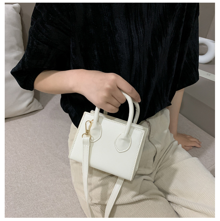 丸型ハンドル付きスクエア型ミニハンドバッグ