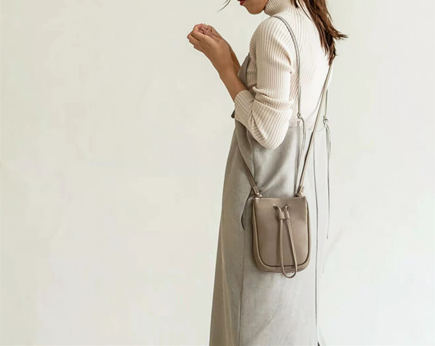 本革ミニバッグ 巾着型 ショルダー 斜め掛け 上品 レディース