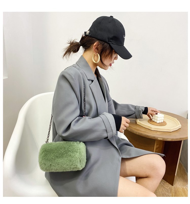 ふわふわエコファーチェーン付きショルダーミニバッグ