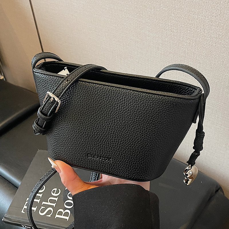 ミニバッグ スタイリッシュコンパクト斜め掛けポシェット