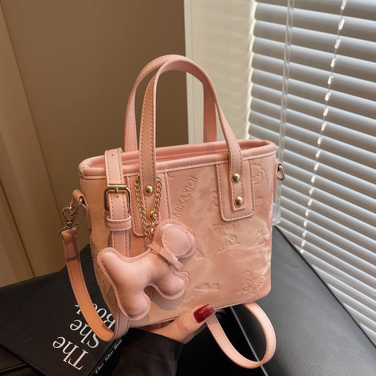 ミニバッグ 花柄型押し二wayキュートチャーム付きミニバッグ