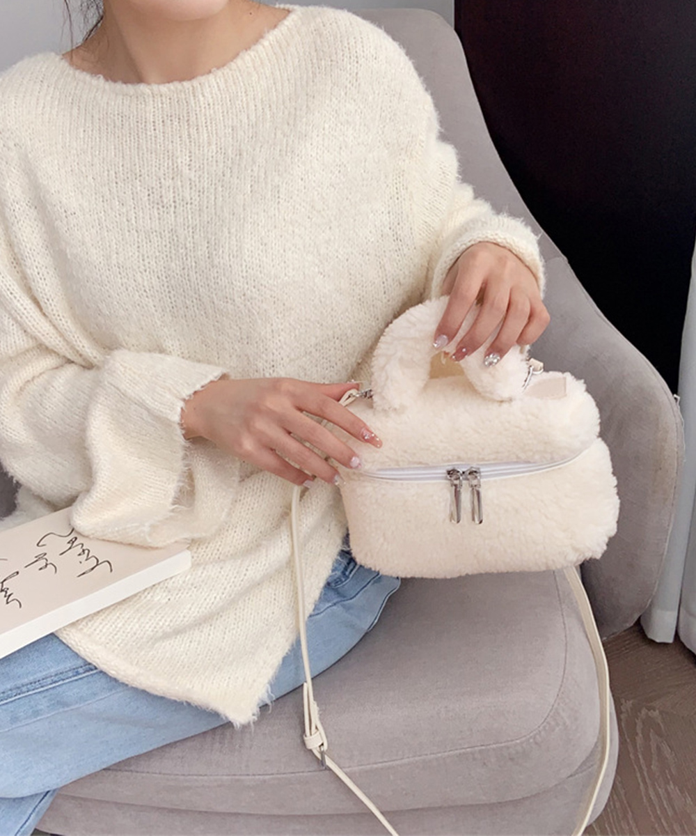 ミニバッグ ふわふわボア素材のミニショルダーバッグ