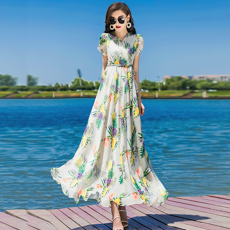 カラフルなパーティードレスおすすめ5選！個性的で華やかな印象を与え、周囲と差がつく