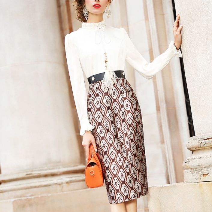 パーティードレス フリルネックブラウスと幾何学柄タイトスカートのセットアップ