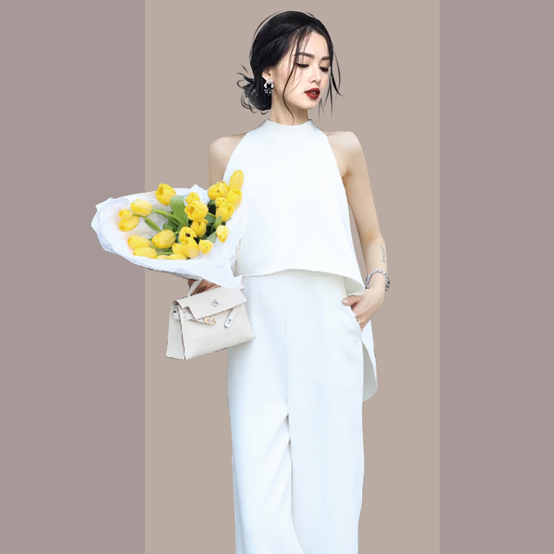 パーティードレス ホルターネックトップスとワイドパンツのセットアップ