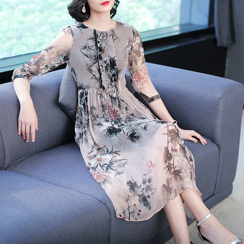 二次会におすすめのおしゃれなワンピース5選！華やかさと動きやすさを両立し、二次会の雰囲気にマッチ