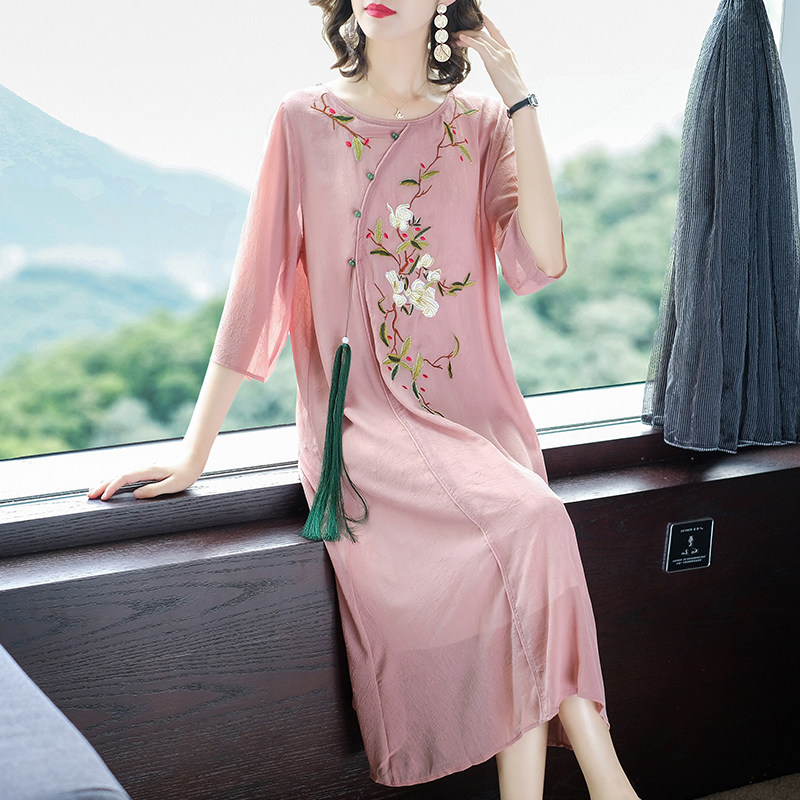 パーティードレス 花刺繍が華やぐ中華風七分袖ロングワンピース