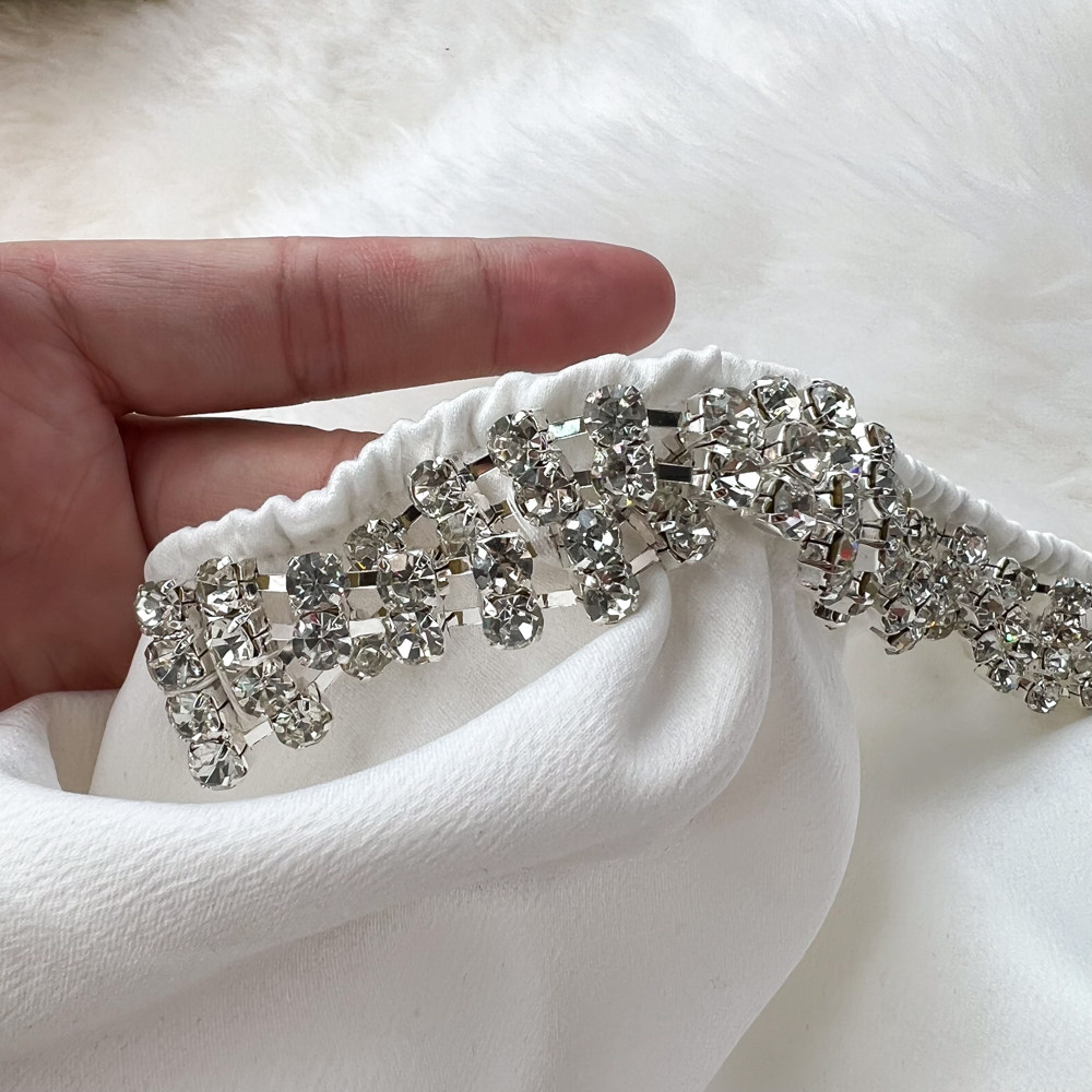 パーティードレス ビジュー装飾ベアトップアシンメトリーミニ丈ワンピース