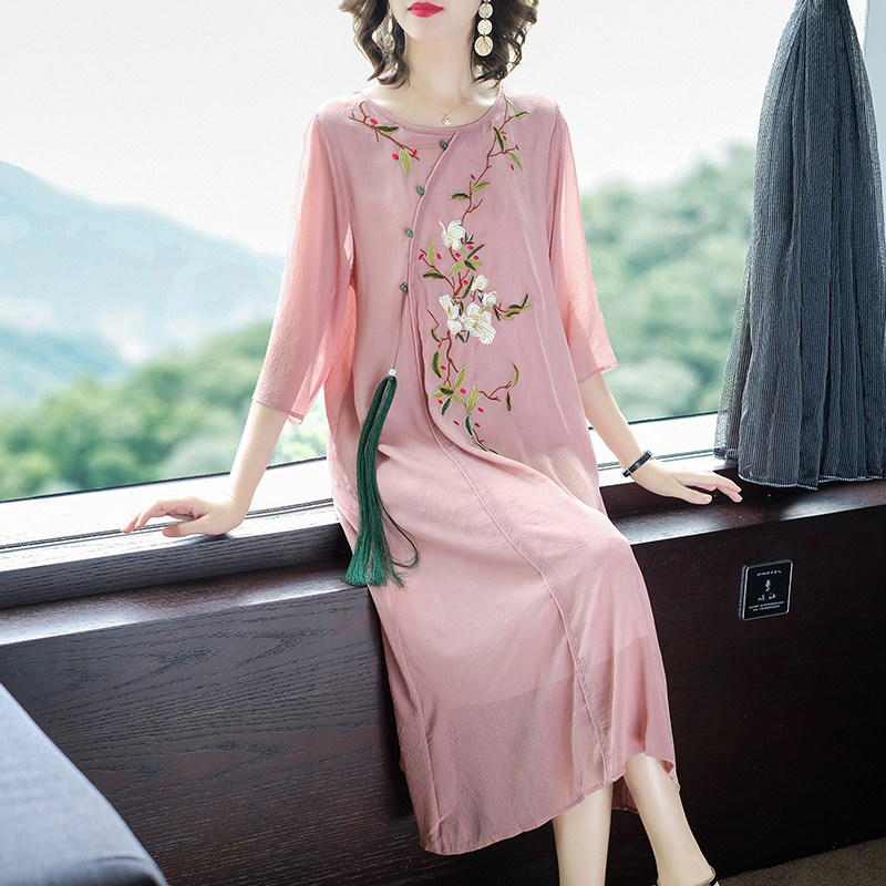 パーティードレス 花刺繍が華やぐ中華風七分袖ロングワンピース