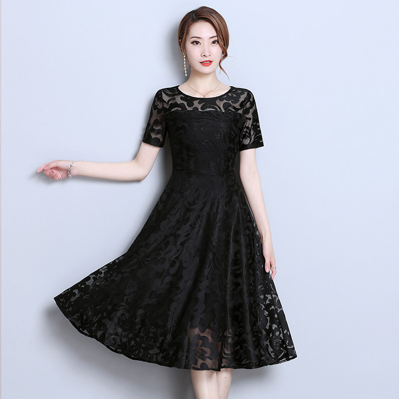 黒のパーティワンピースおすすめ5選！上品で着回しやすく、体型カバーも叶う