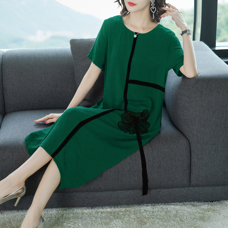 お呼ばれに映えるお洒落なドレスおすすめ5選！上品な印象で着心地も快適