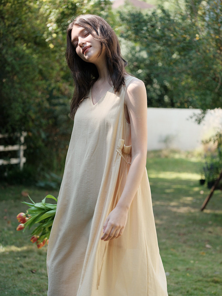 パーティードレス ブイネックノースリーブゆったりシルエットワンピース