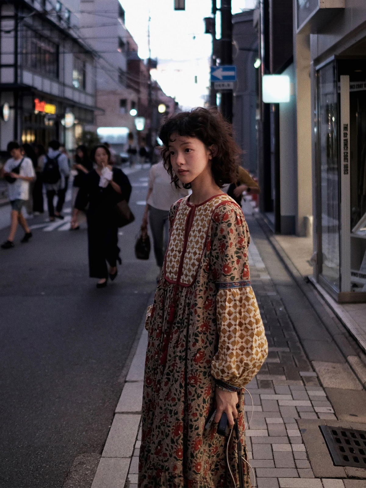 パーティードレス 異国情緒漂う幾何学模様ボリューム袖ロング丈ワンピース