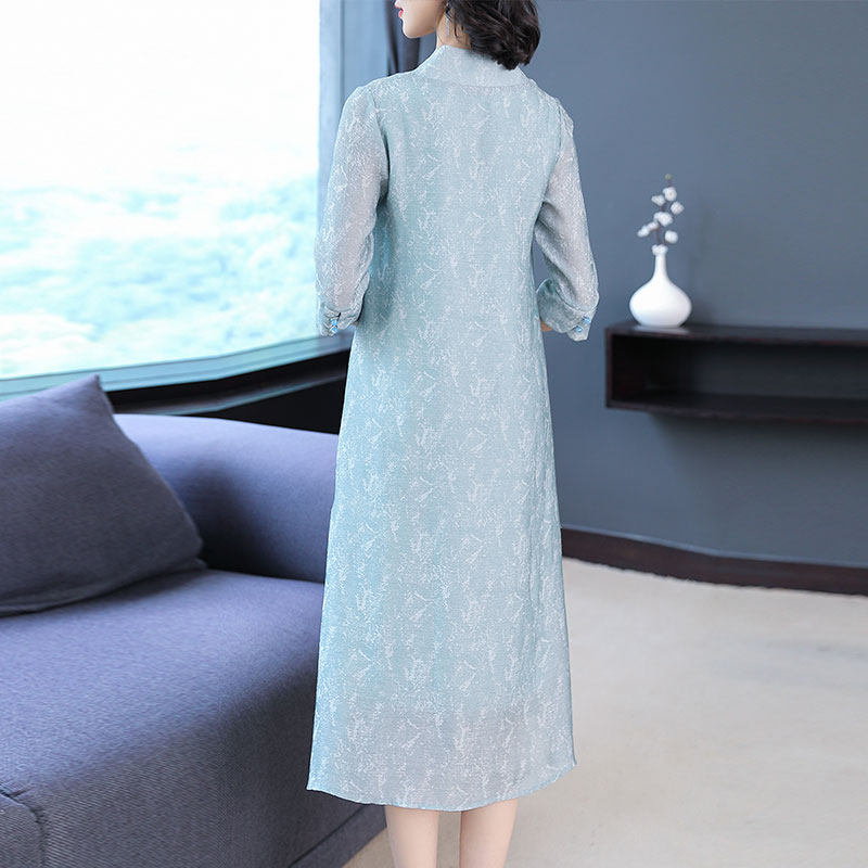 パーティードレス 刺繍襟元が華やぐ七分袖ミディ丈ワンピース