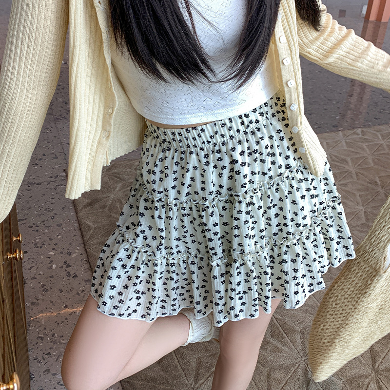 花柄フリルミニスカート