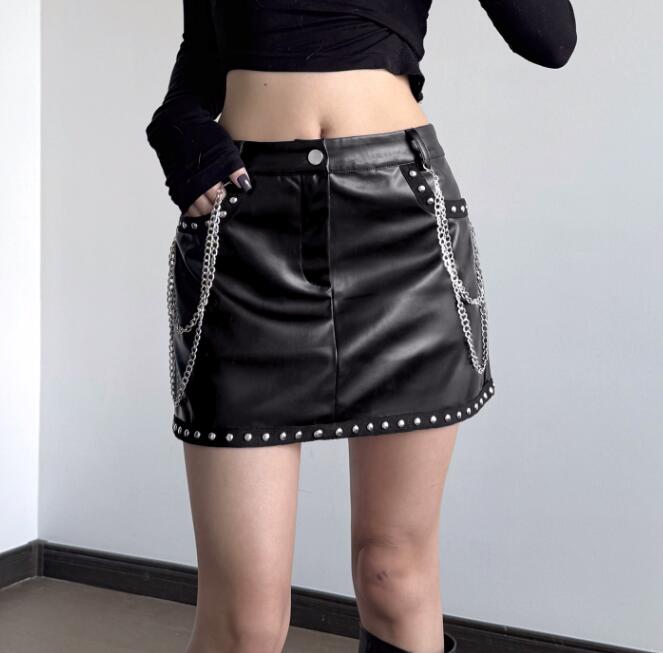 黒革調チェーン付きパンク風タイトミニスカート