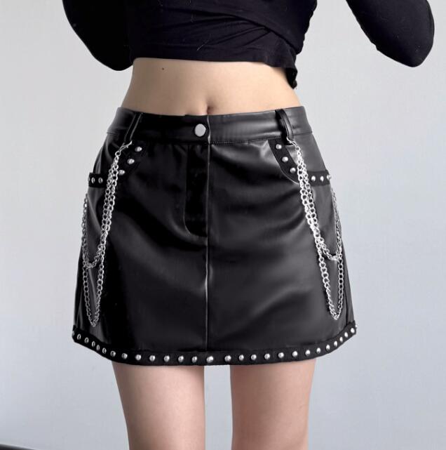 黒革調チェーン付きパンク風タイトミニスカート