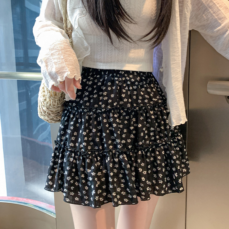 花柄フリルミニスカート