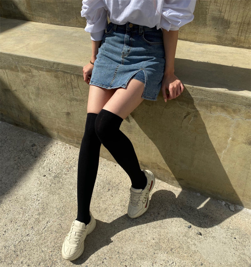 https://fulmo-img-server.com/minisuka-style/f0a629ee-e99e-4314-be3a-2a7491806613.jpg