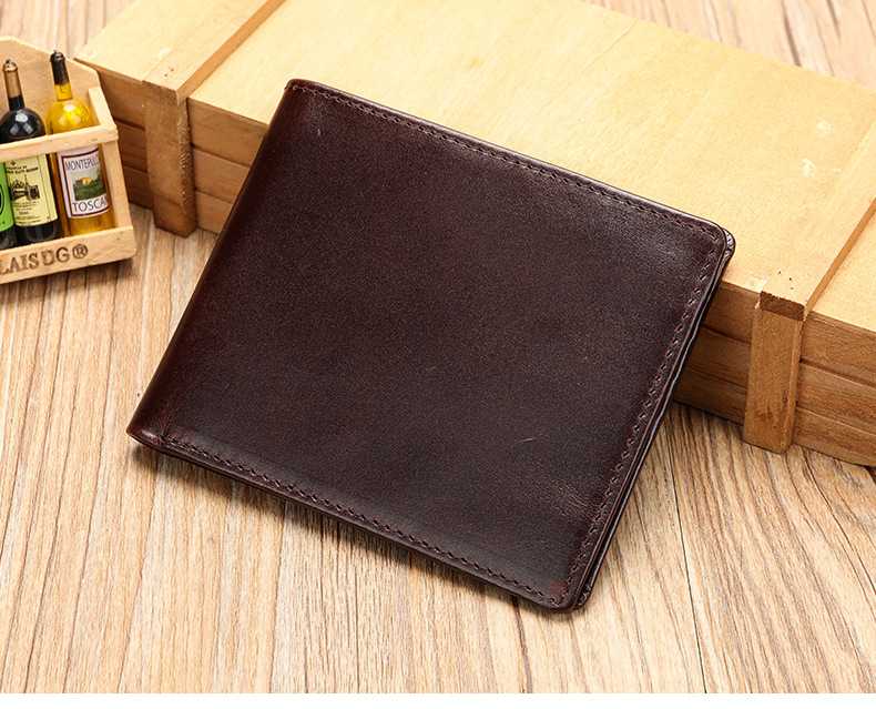 小さめだれど容量たっぷり！持ち運びに便利な二つ折り財布10選