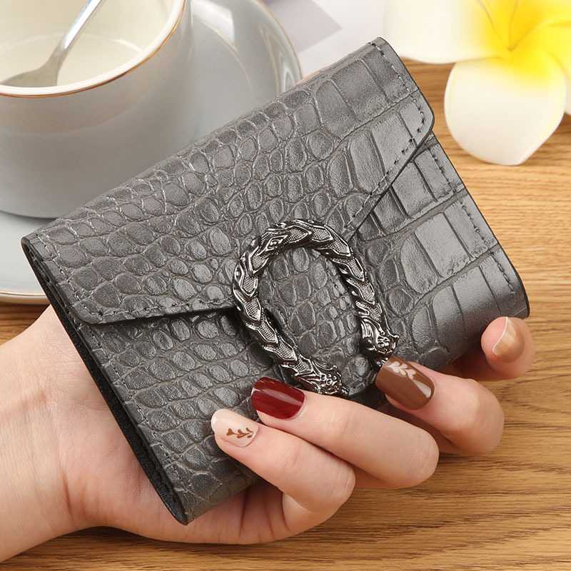 スマートで機能的！女性におすすめのミニウォレット10選