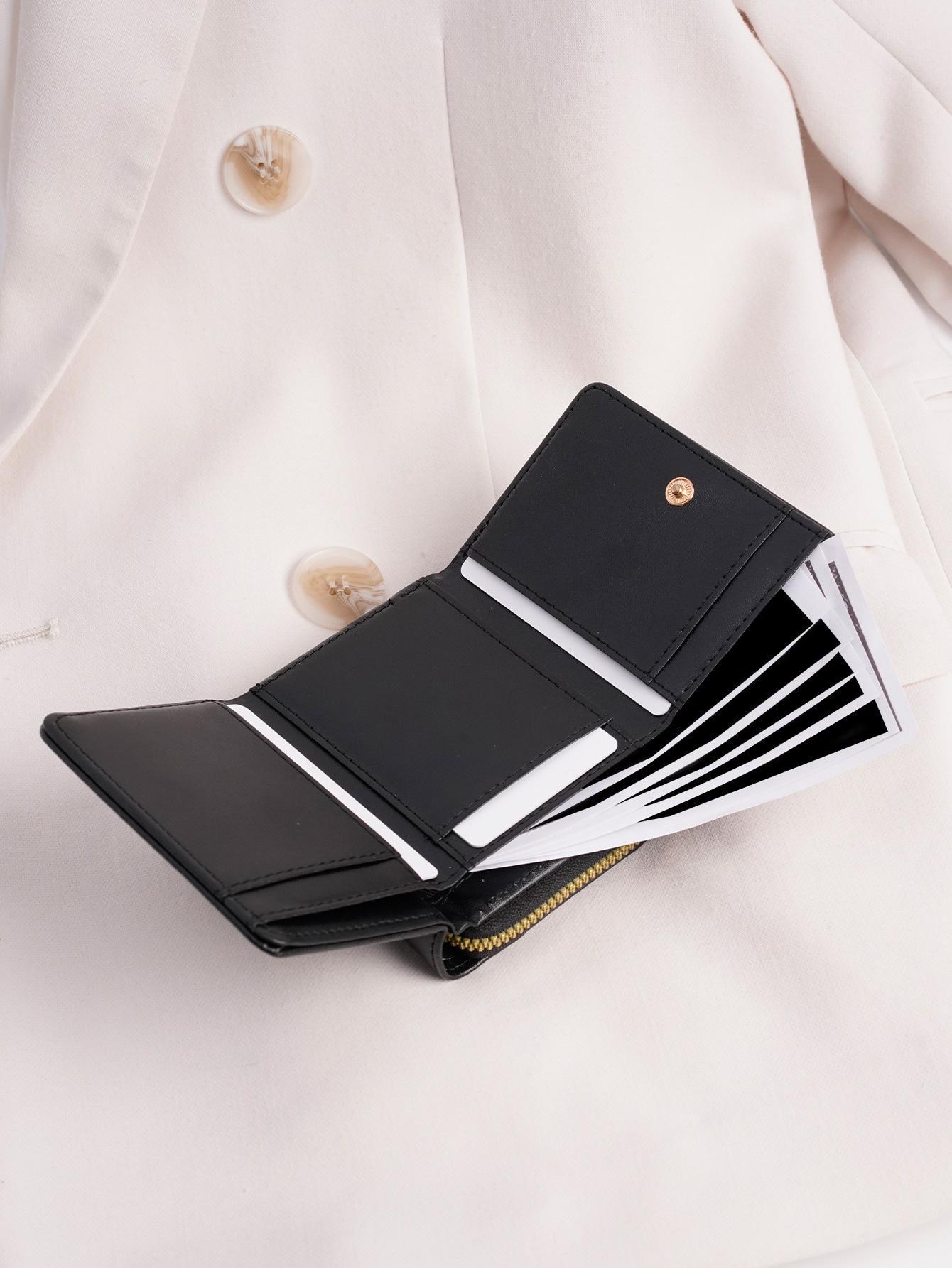 コンパクト 財布 本革三つ折りラウンドファスナー式コンパクト財布