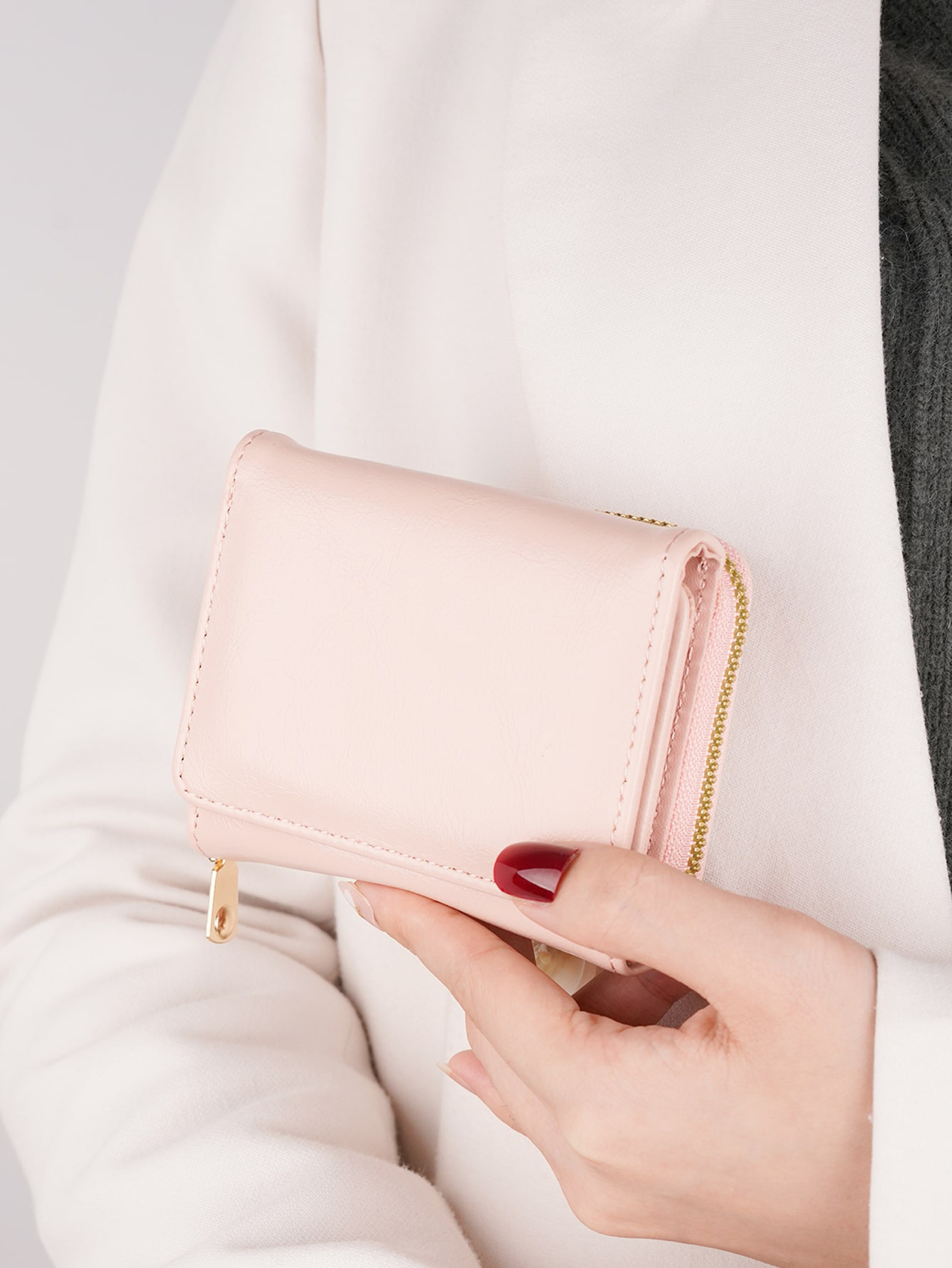 コンパクト 財布 本革三つ折りラウンドファスナー式コンパクト財布