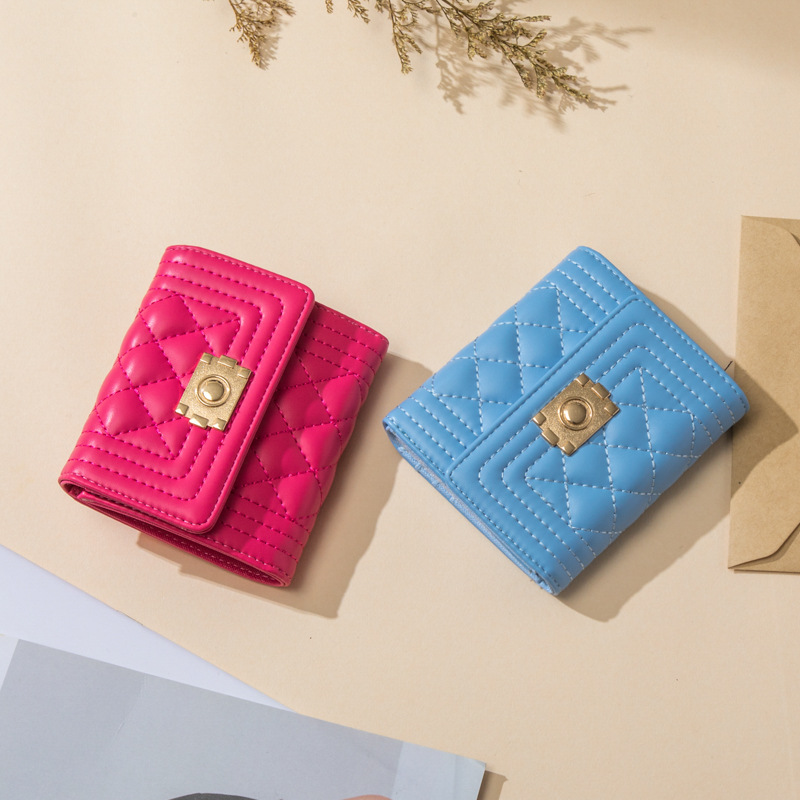 コンパクト 財布 キルティングステッチ金具付き三つ折りミニ財布
