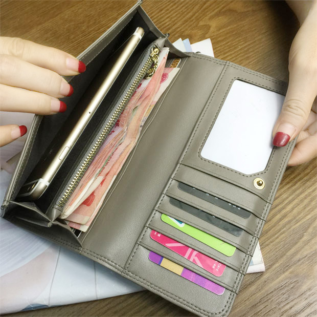 コンパクト 財布 金具装飾付き本革長財布