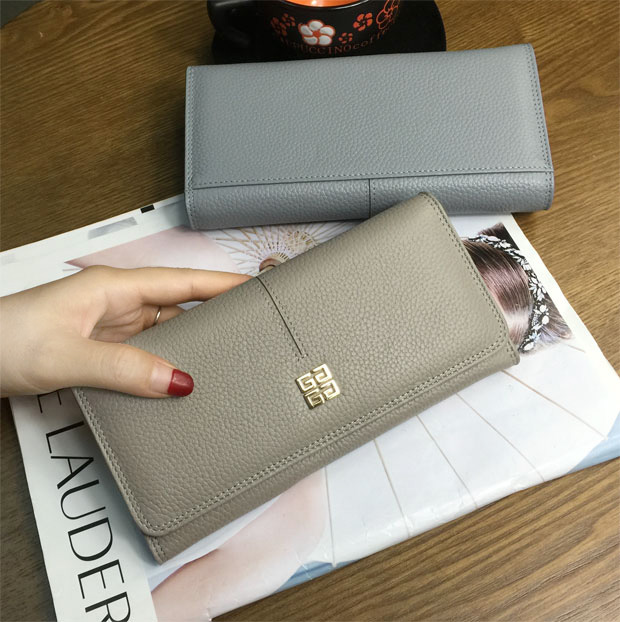 コンパクト 財布 金具装飾付き本革長財布