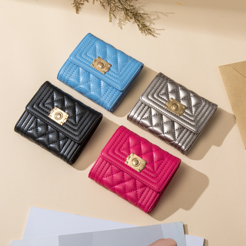コンパクト 財布 キルティングステッチ金具付き三つ折りミニ財布