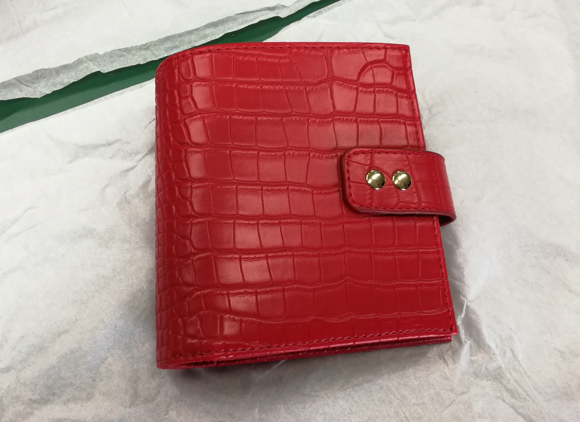 型押しレザー二つ折り財布コンパクトサイズ 二 つ折り 財布 コンパクト