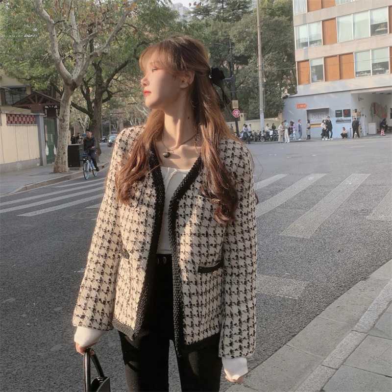 秋の街角で振り返られる上品な可愛さを叶えるガーリー フレンチ 服5選